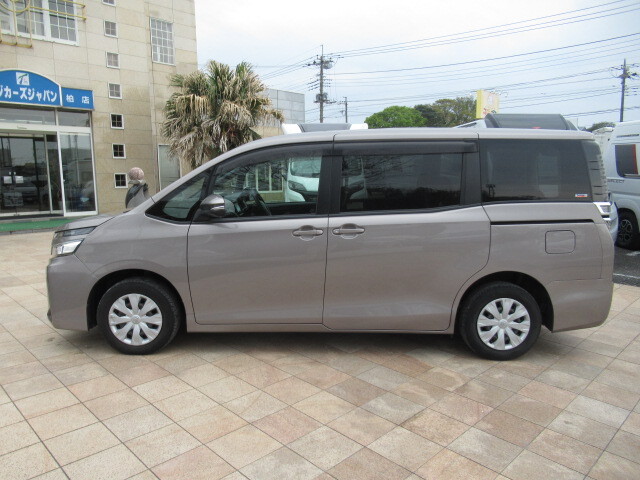 トヨタ ヴォクシー
