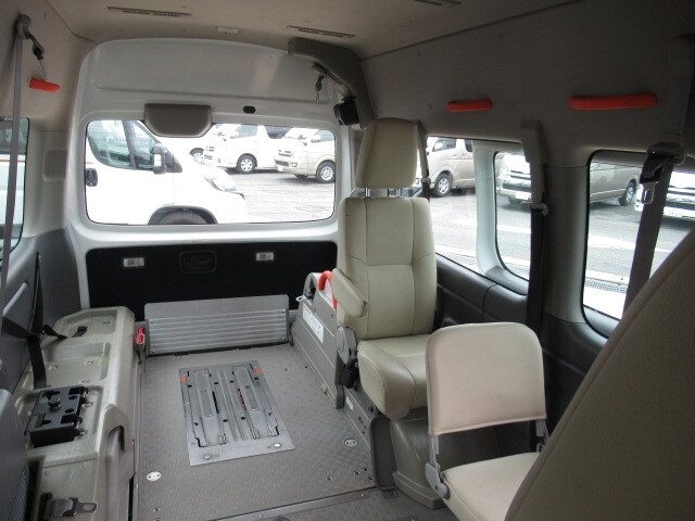 日産 NV350キャラバン