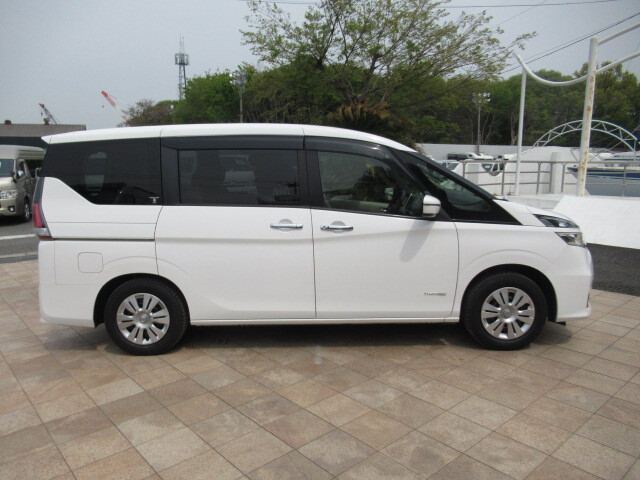 日産 セレナ