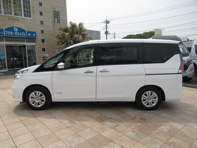 日産 セレナ