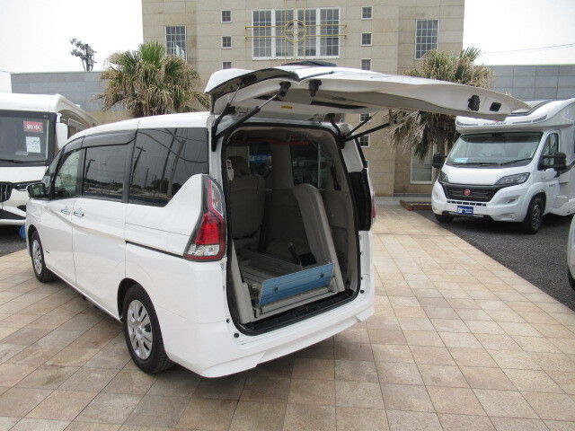 日産 セレナ