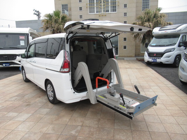 日産 セレナ