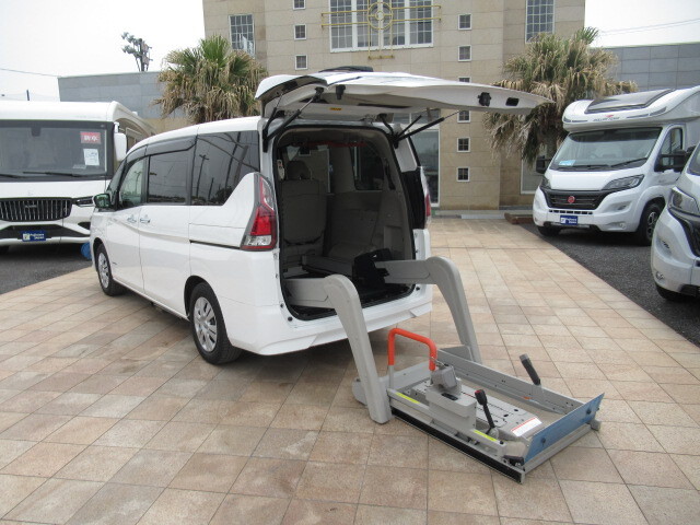 日産 セレナ