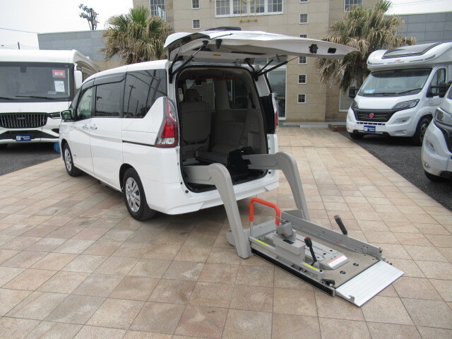 日産 セレナ