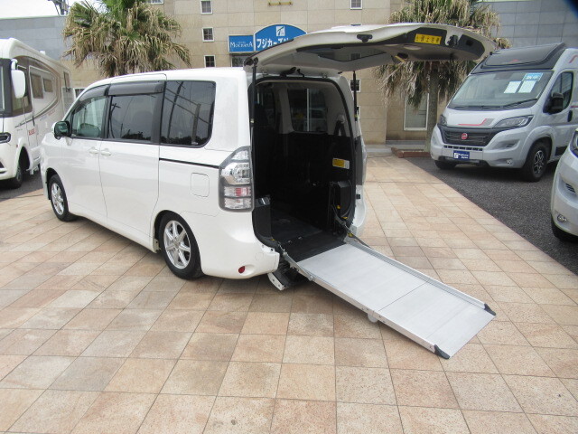 トヨタ ヴォクシー