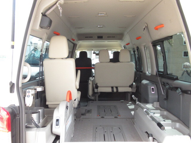 日産 NV350キャラバン