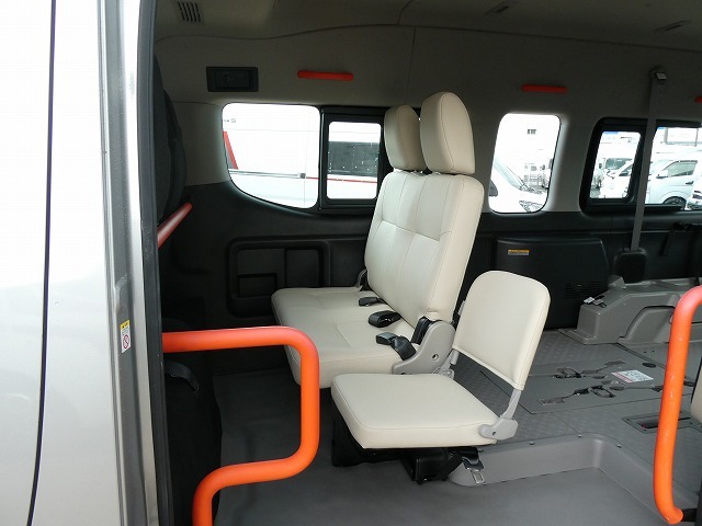 日産 NV350キャラバン