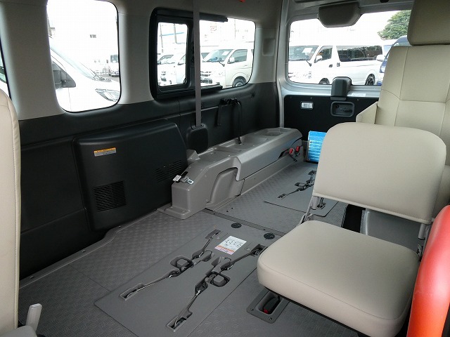 日産 NV350キャラバン