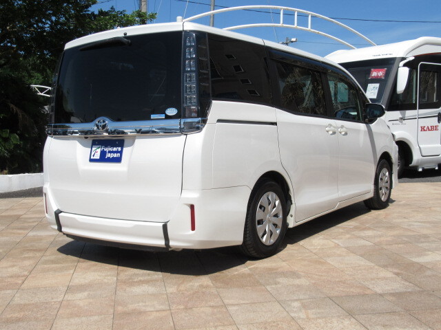 トヨタ ヴォクシー