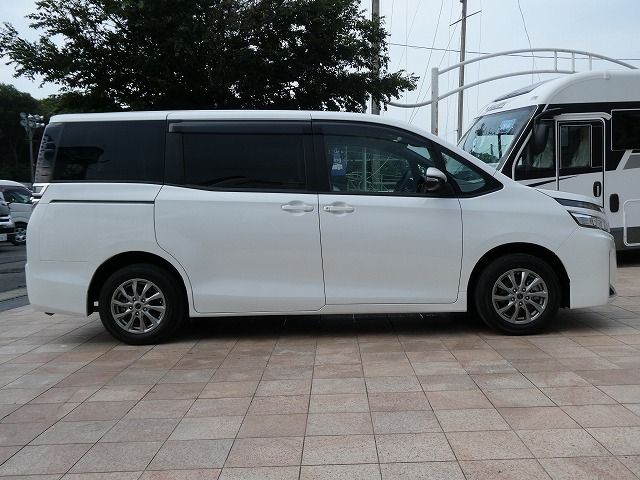 トヨタ ヴォクシー