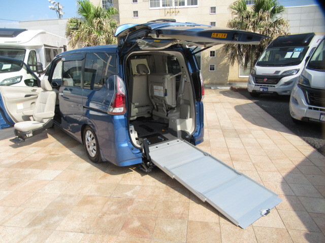 日産 セレナ