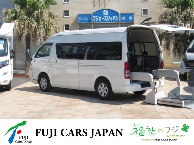 ハイエース 福祉車両 ウェルキャブ 車いす4基