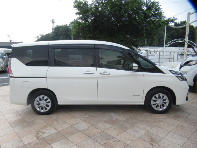 日産 セレナ