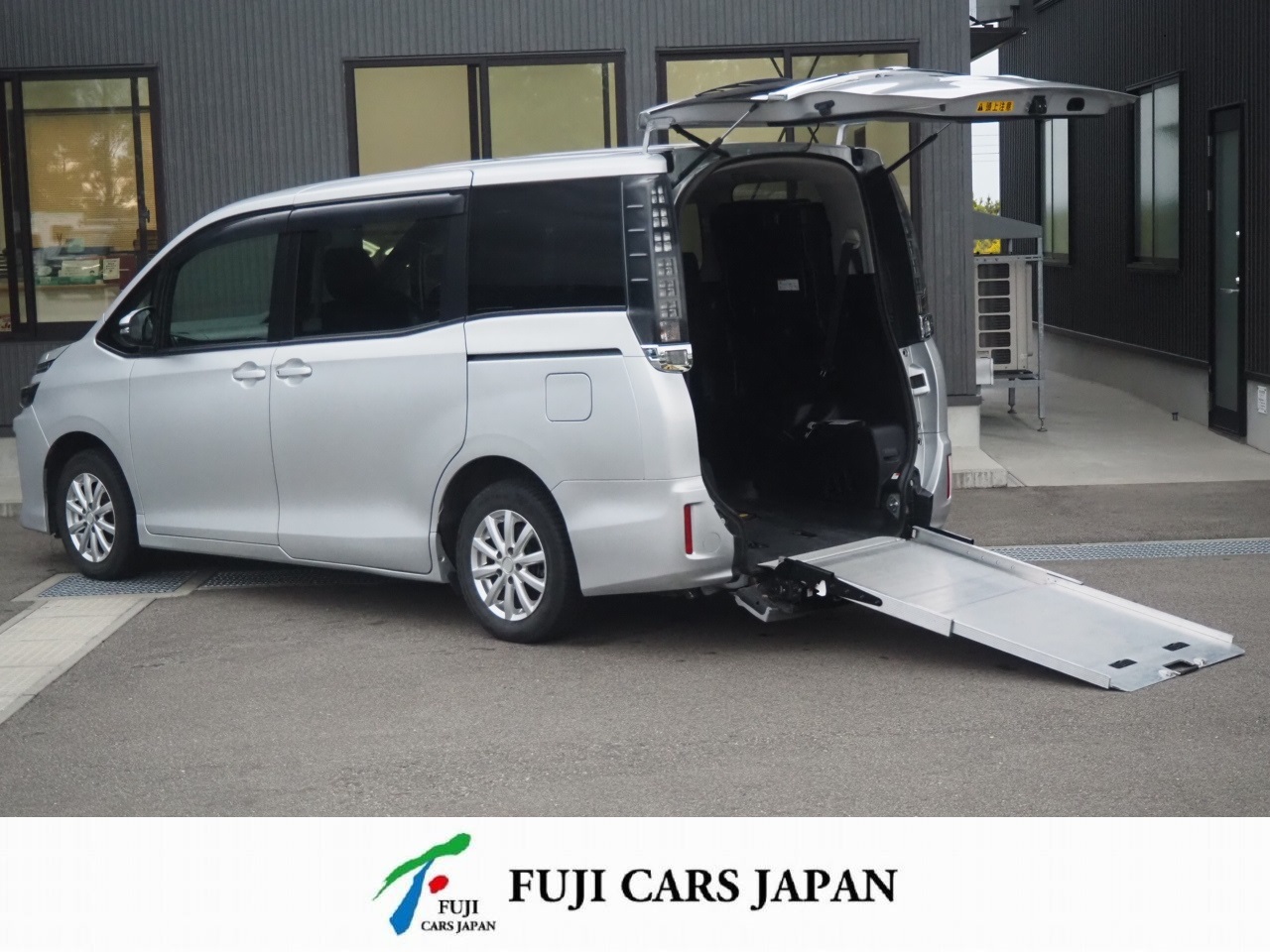 ヴォクシー 福祉車両 X ウェルキャブ スロープ タイプ2