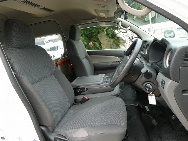 日産 NV350キャラバン