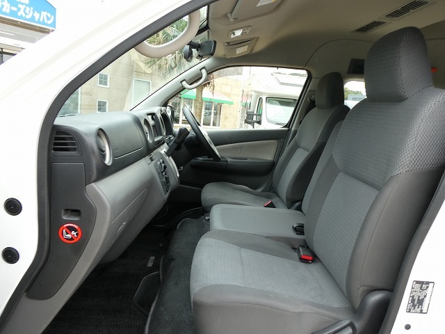 日産 NV350キャラバン