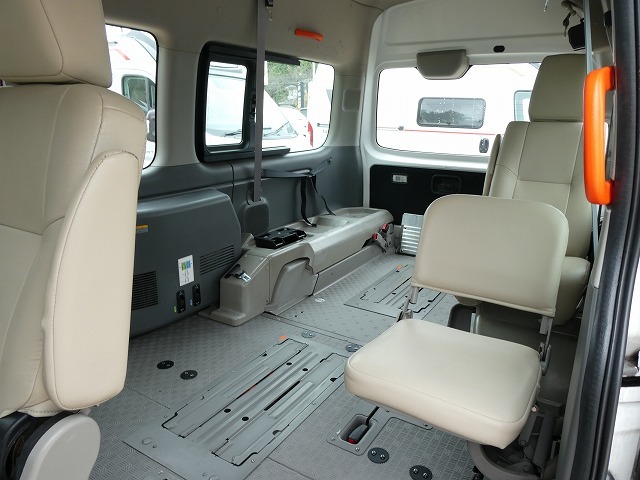 日産 NV350キャラバン