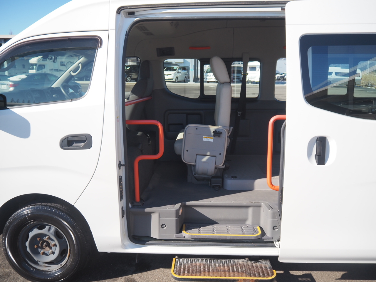 日産 NV350キャラバン