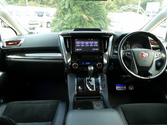 トヨタ ヴェルファイアHV