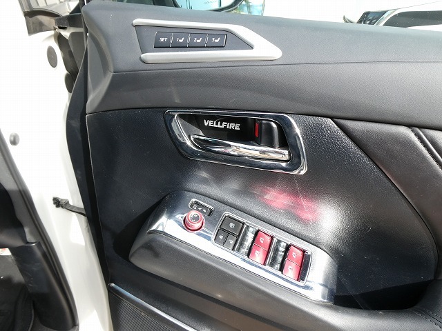 トヨタ ヴェルファイアHV