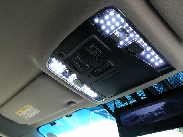 トヨタ ヴェルファイアHV