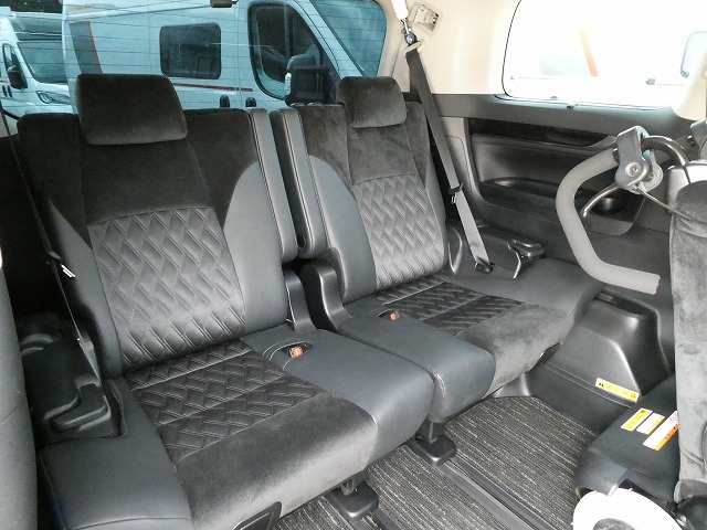 トヨタ ヴェルファイアHV