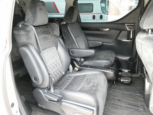 トヨタ ヴェルファイアHV