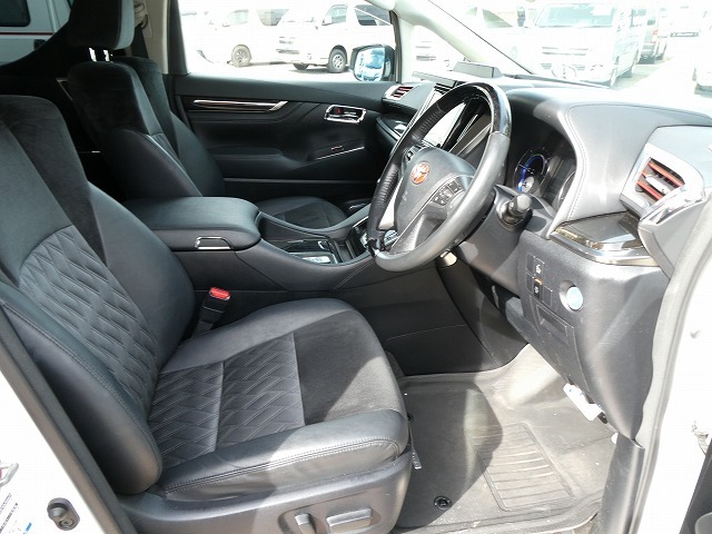 トヨタ ヴェルファイアHV