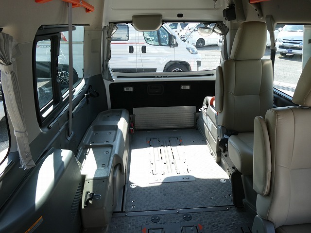 日産 NV350キャラバン