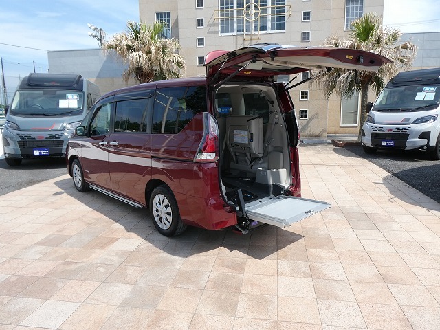 日産 セレナ