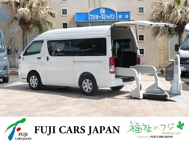 ハイエース 福祉車両 リヤリフト Bタイプ ストレッチャー付